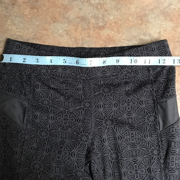 Athleta | Grey Asphalt Starfruit Bare To Run Capri - Picture 11 of 11